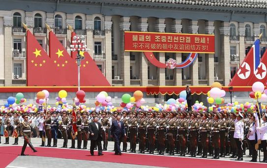 Şi Cinping ve Kim Jong Un'dan İkili Görüşme