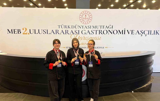 Gediz'in altın kızları 2 yıldır katıldığı her yarışmadan dereceyle döndüler