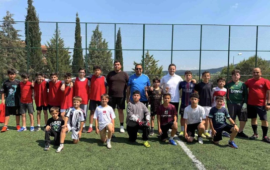 Müdür Çay'dan Öğrencilere Dostluk Maçı Sürprizi