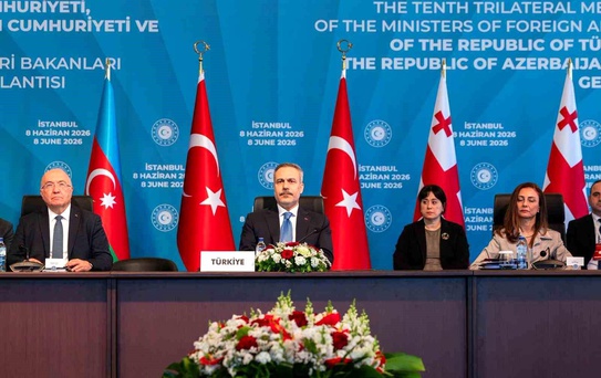 Türkiye-Azerbaycan-Gürcistan Zirvesi Başladı