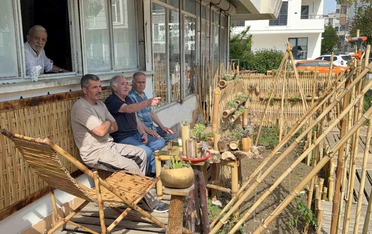 Acildeki Sağlık Memurundan Bambu Sanatı