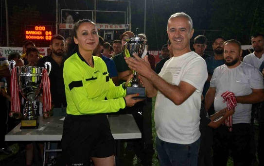 Şehitler Anısına Düzenlenen Futbol Turnuvasında Sarıkadı Şampiyon