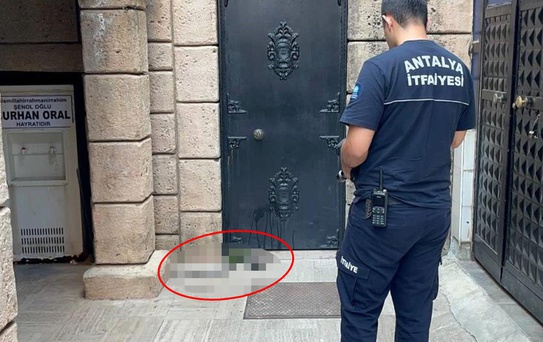 Cami kapısında namaza gelen cemaati şoke eden manzara