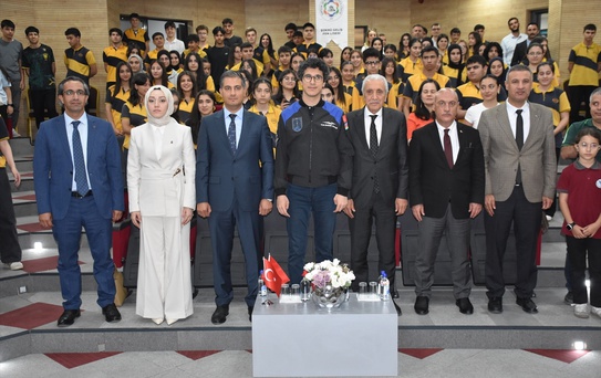 İkinci Türk Astronotu Öğrencilerle Buluştu