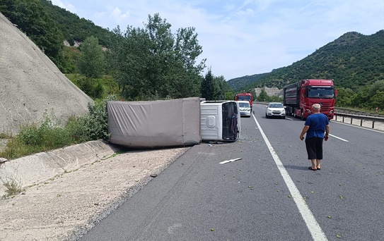 Bilecik'te Kamyonet Devrildi: 1 Yaralı