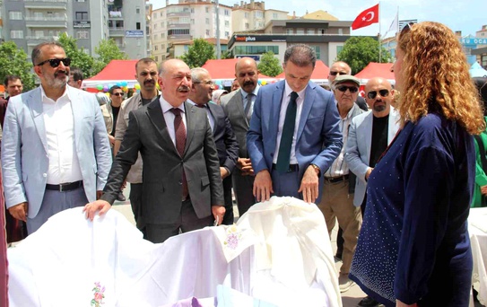 Çorum'da kursiyerlerin 1 yıldır yaptığı el emeği ürünler görücüye çıktı