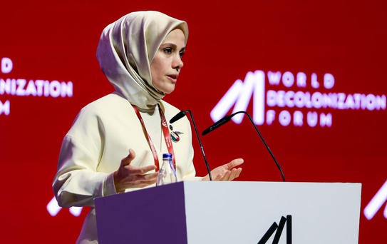 Esra Albayrak: Dekolonizasyon, Batı'ya 'Efendilik kompleksinden' arınması için bir davettir
