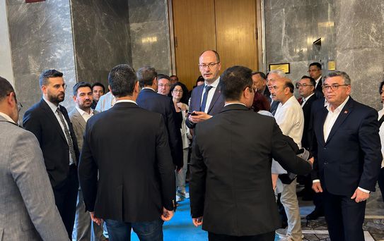 Kılıçdaroğlu mu Özel mi? İşte CHP Grup Toplantısı'nın yapılacağı salona ilk gelen ekip
