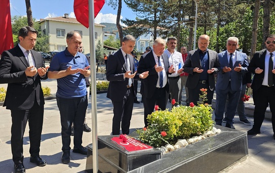 Şehit öğretmen Şenay Aybüke Yalçın kabri başında anıldı