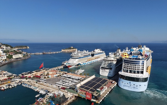 Kuşadası'na 10.500 Turist Geldi