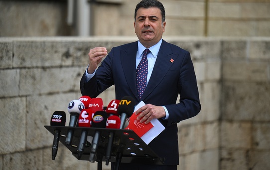CHP'de Kriz: İstifalar ve Kurultay Meselesi