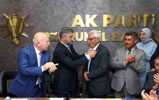 CHP'li meclis üyesi istifa ederek AK Parti'ye geçti