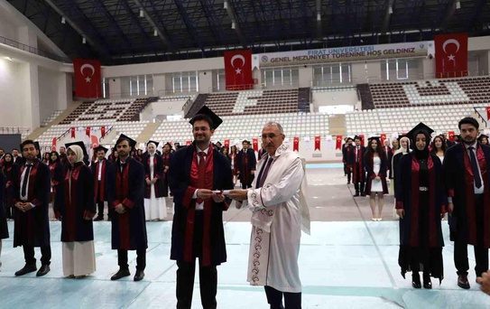 Fırat Üniversitesi Tıp Fakültesi 38. dönem mezunlarını uğurladı