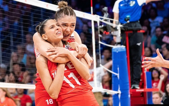 VakıfBank Voleybol Takımı, Derya Cebecioğlu'na veda etti