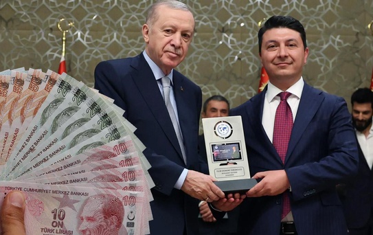 'Yılın ekonomi yorumcusu' ödülünü alan isim, en düşük emekli maaşı için rakam verdi