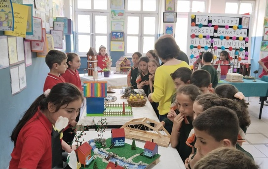 Artvinli Miniklerden Yıl Sonu Sergisi