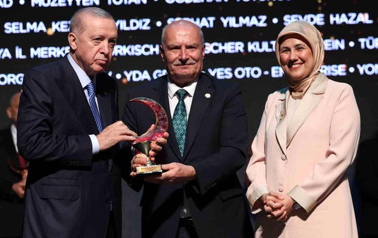 ATO'ya Kızılay'dan 'Yılın Kamu Kurumu Bağışçısı' Ödülü