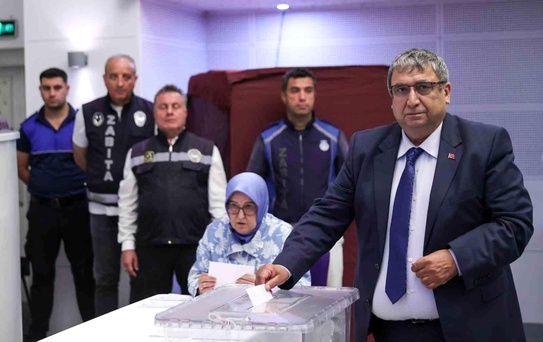 Buca Belediyesi'nde Başkanvekili CHP'li Hüseyin Benzer oldu