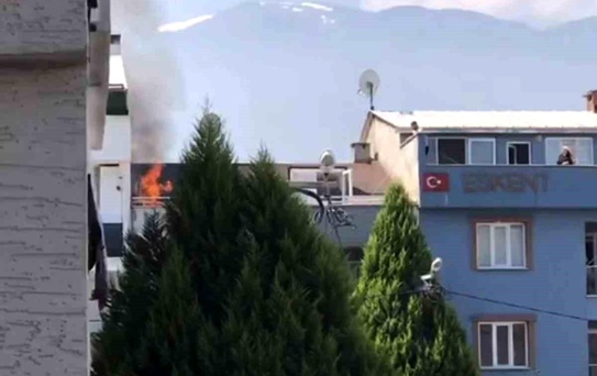 Bursa'da Çatı Yangını Kontrol Altına Alındı