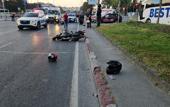 Fatih'te 3 motosiklet birbirine girdi: 1'i ağır 5 yaralı