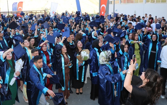 Hakkari Üniversitesi'nde Mezuniyet Töreni