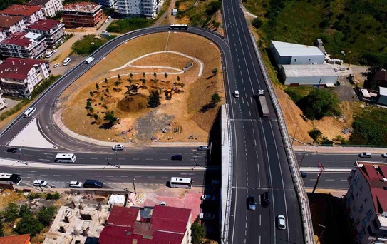 Kocaeli'de 6 ayda tamamlanan köprülü kavşakta ilk sürüş TOGG ile yapıldı