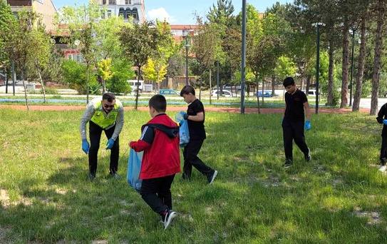 Kütahya'da ortaokul öğrencilerinden çevreye örnek etkinlik