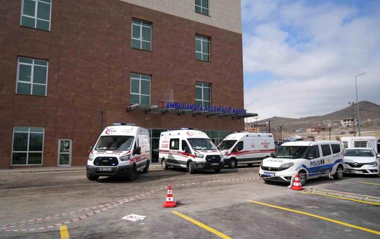 Niğde'de Araç Şarampole Devrildi: 5 Yaralı
