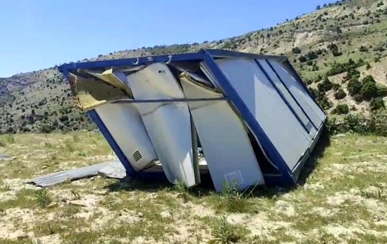 Çemişgezek'te Şiddetli Rüzgar Konteyneri Sürükledi