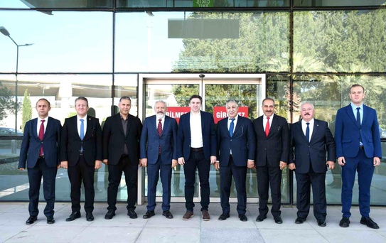 Bakan Yardımcısı Bağcı, Dikili'deki jeotermal sera bölgesini inceledi