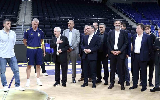 Fenerbahçe Yönetimi Basketbol Takımını Ziyaret Etti