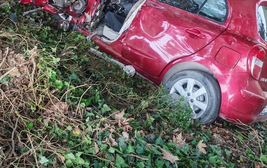 İvrindi'de Otomobil Devrildi: 2 Yaralı