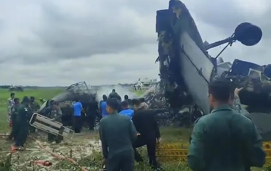 Hindistan'da askeri kargo uçağı yere çakıldı: 5 asker hayatını kaybetti