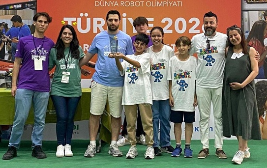 Şehzadeler Öğrencileri Robotik Yarışmada İkincilik Elde Etti