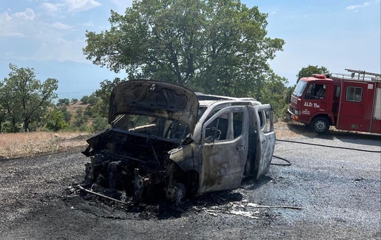 Manisa'da kamyonet küle döndü