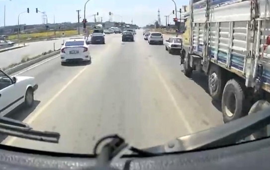 Osmaniye'de itfaiye aracına fermuar sistemiyle geçiş koridoru oluşturdular
