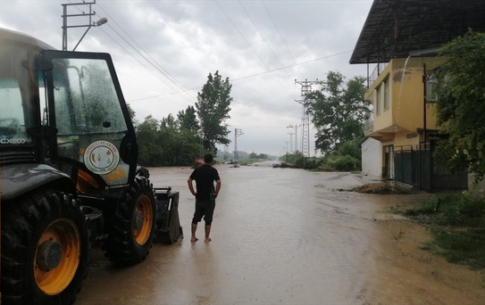 Sumbas'ta Sağanak Yol Kapatıldı