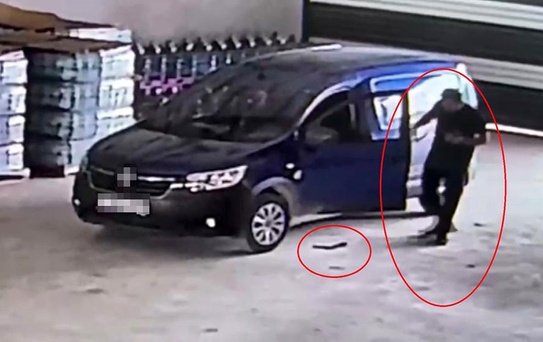 Yılan giren araca binmek isteyince korku dolu anlar yaşadı