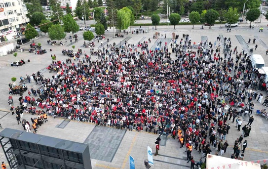 Çorum'da yüzlerce vatandaş A Milli Futbol Takımı'nı birlikte destekledi