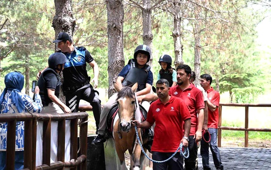 Şehit ve gazi çocukları hipodromda buluştu