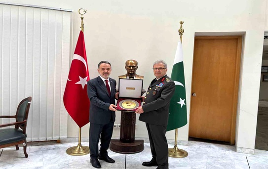 Kara Kuvvetleri Komutanı Pakistan'da