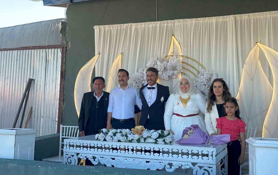 Kaymakam Demirtaş, Düğünde Gelekçi Ailesini Yalnız Bırakmadı