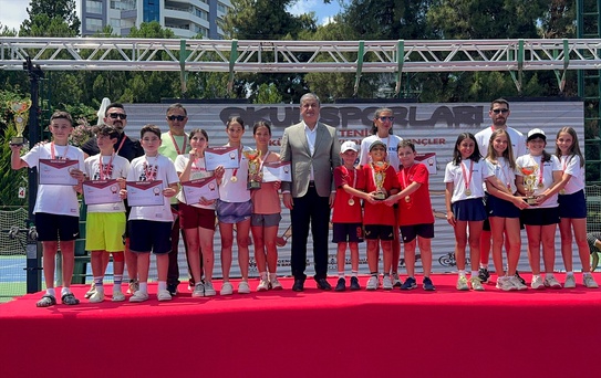 Adana'da Tenis Türkiye Birinciliği Ödülleri Dağıtıldı