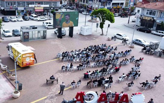 Milli maç heyecanı Alaca'da dev ekranda yaşandı
