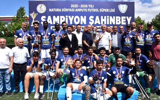 Şahinbey Ampute Futbol Takımı şampiyonluk kupasını kaldırdı