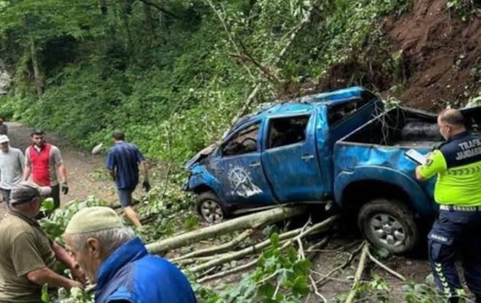 Rize'de Kamyonet Uçuruma Düştü: Eşler Hayatını Kaybetti