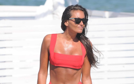 46 yaşındaki Eda Taşpınar'ın bikini kombini olay oldu