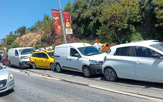 Bodrum'da 5 Araçlı Zincirleme Kaza: 2 Yaralı