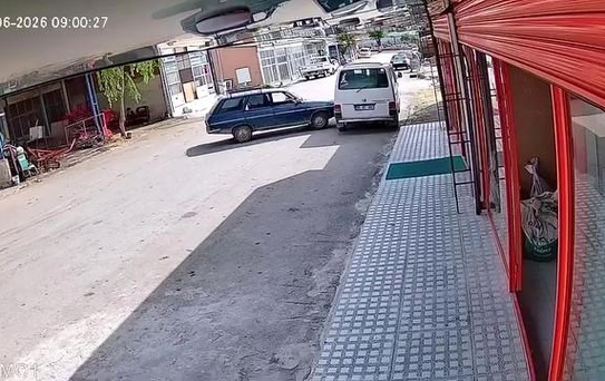 Merzifon'da El Freni Unutulan Araç Kaza Yaptı