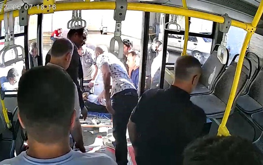 Epilepsi nöbeti geçiren yolcuyu hastaneye yetiştiren belediye otobüsü şoförü taktir topladı